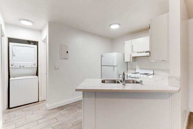 Building Photo - Stylish Condo Near the Strip & Convention Center!