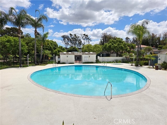 Building Photo - 20 Senisa