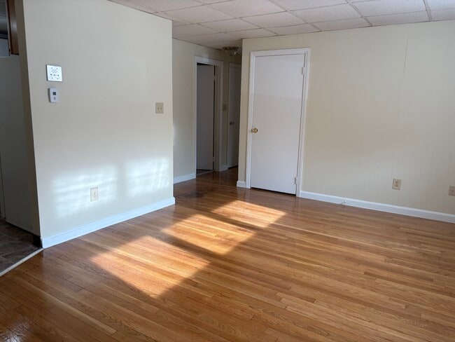 Building Photo - 1731 Highland Apartment