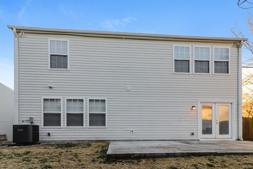 Building Photo - 1317 Crestfield Ct