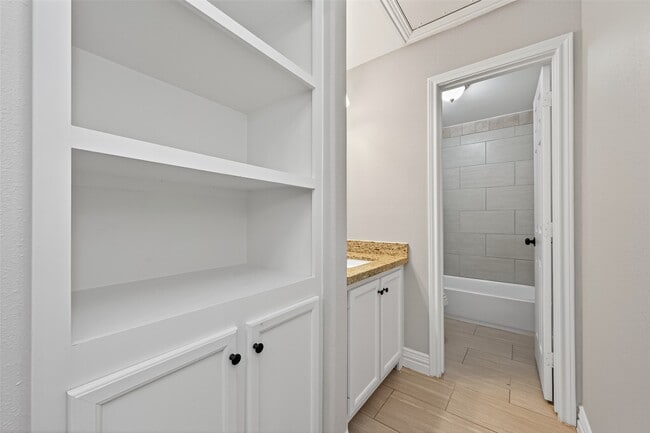 Building Photo - 2509 Moreau St