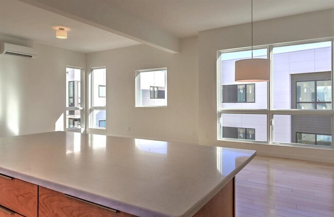 Building Photo - 1130 E High St