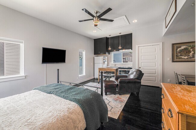 Building Photo - 925 Herkimer St