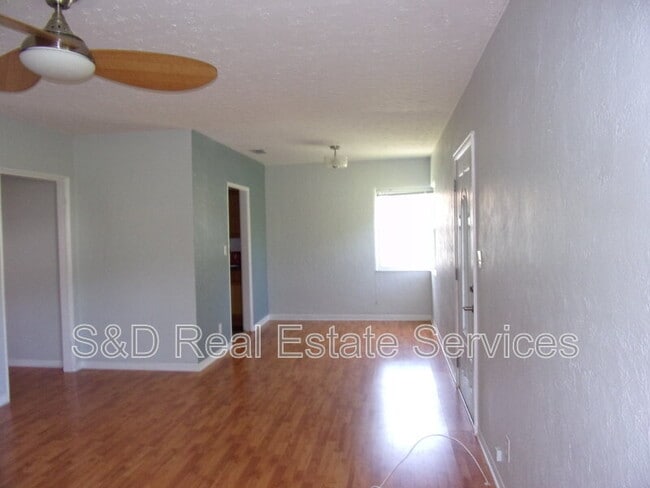 Building Photo - 826 Hollingsworth Rd