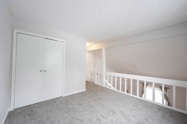 Building Photo - "Charming 2-Bedroom Townhouse Retreat with 2 Full Baths in Fishers – Spacious 1,522 Sq Ft Living!"