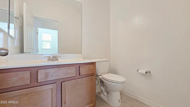 Building Photo - 1006 S 202nd Ln