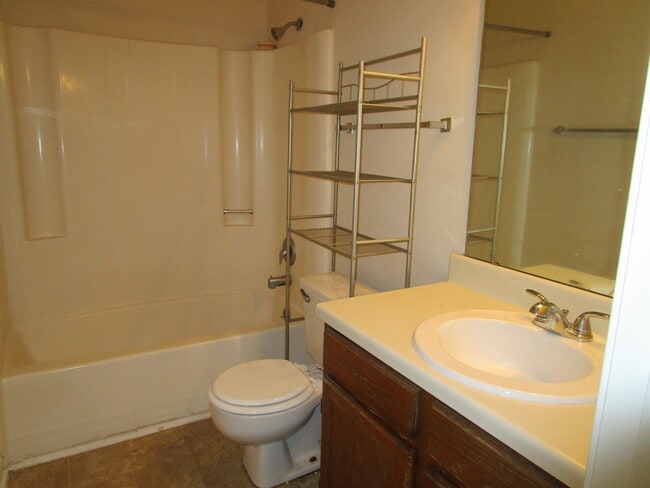 Building Photo - 645 Archdale Dr