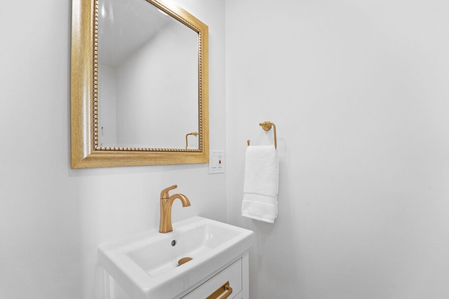 Building Photo - 116 Mary St