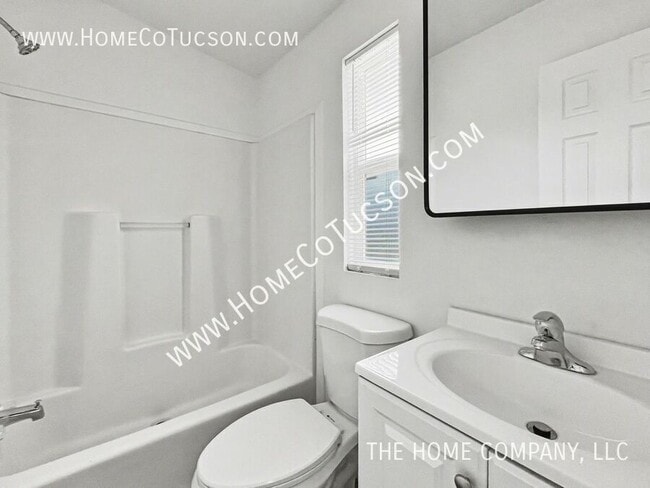 Building Photo - 9950 N El Uno Minor