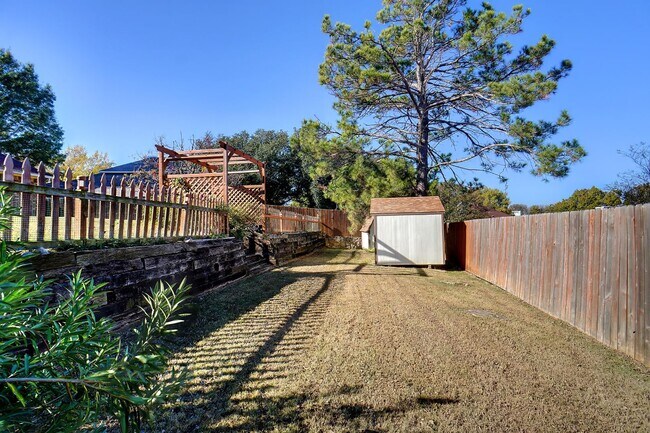 Building Photo - Beautiful Benbrook Home on Quarter Acre