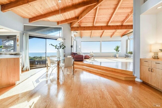 Building Photo - 470 Grey Whale