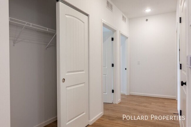 Building Photo - 506 Parkview Dr