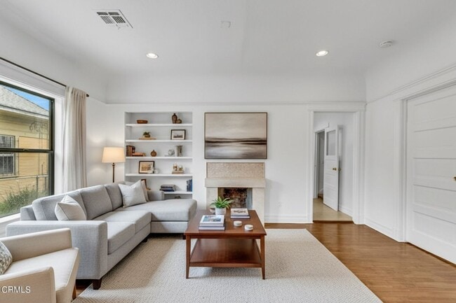 Building Photo - 1492 W 28th St