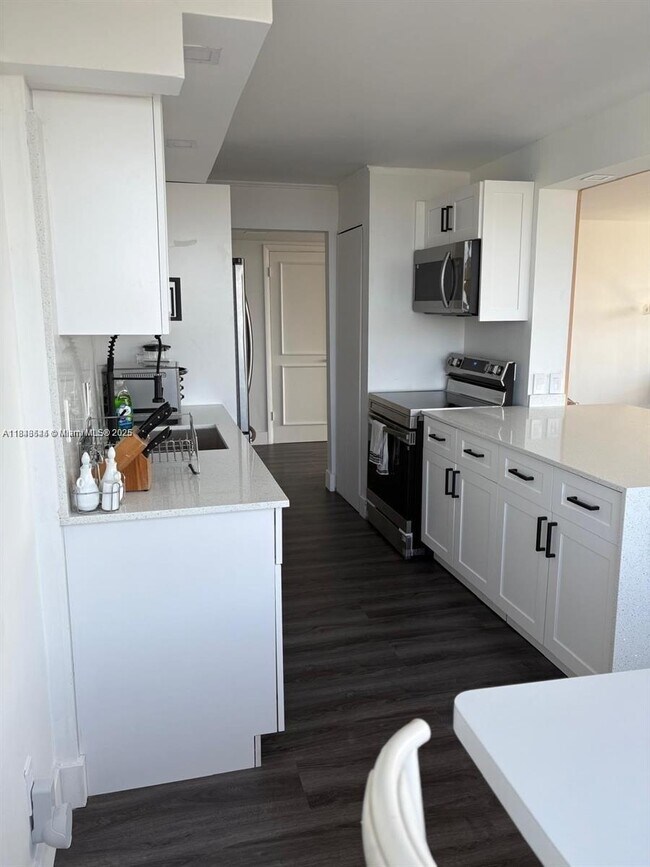 Building Photo - 3589 S Ocean Blvd