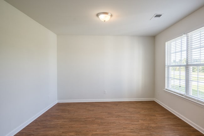Building Photo - 135 Davila St