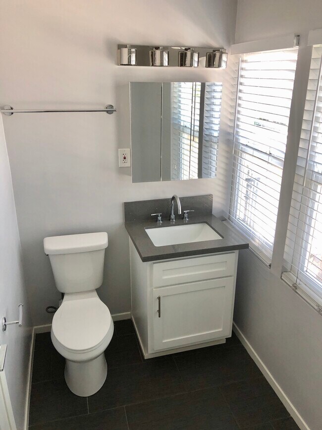 Building Photo - 1275 E 2nd St