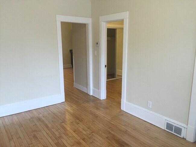 Building Photo - 720 E Wright St