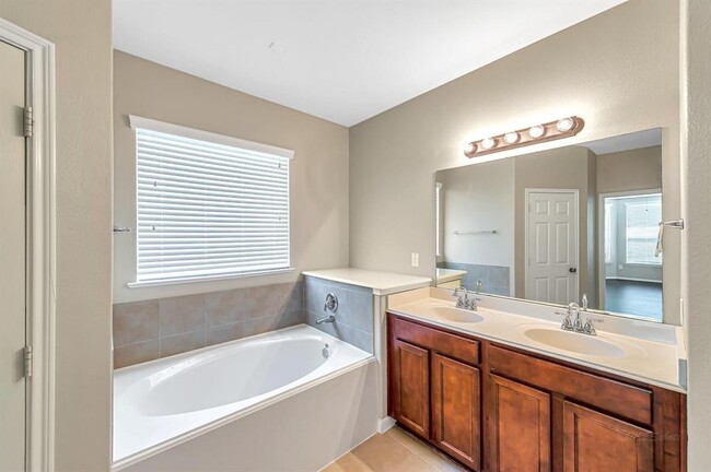 Building Photo - 27523 Huggins Crest Ct