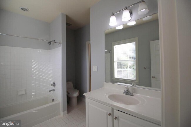 Building Photo - 44136 Riverpoint Dr