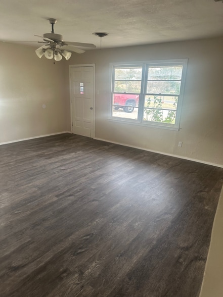 Building Photo - 1375 Old Bethany Rd