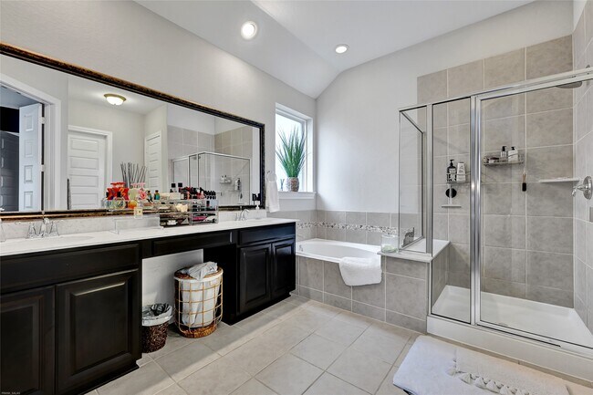 Building Photo - 13513 Northline Lake Dr