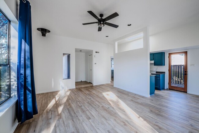 Building Photo - Absolute Gem in Pueblo Alegre (Camino De Chelly)