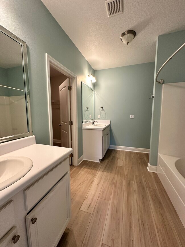Building Photo - 55 N Knightsbridge Ct
