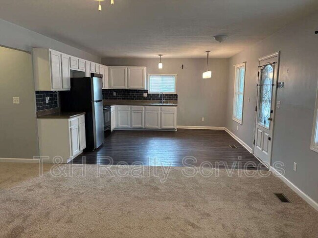 Building Photo - 409 W Washington St