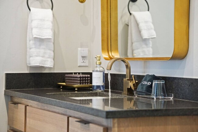 Building Photo - 225 W 1st St