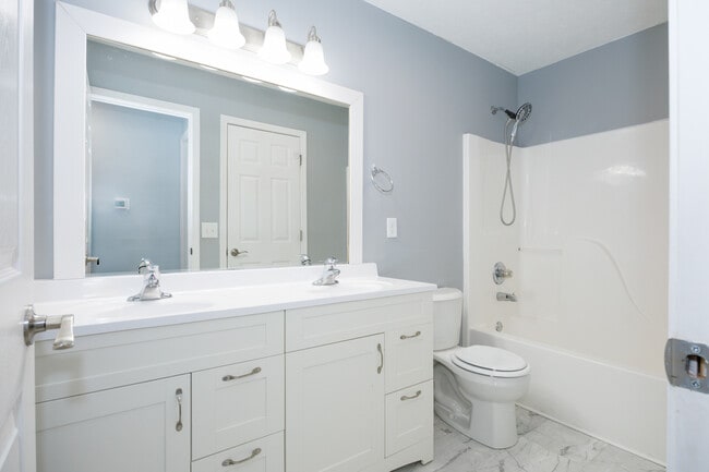 Building Photo - 250 Parktrail Rd