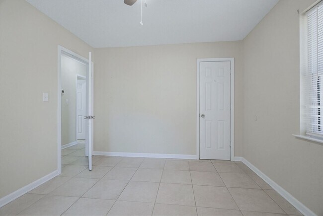 Building Photo - 5471 Buena Vista Ave