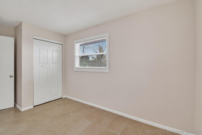 Building Photo - 1618 W 26th Ct