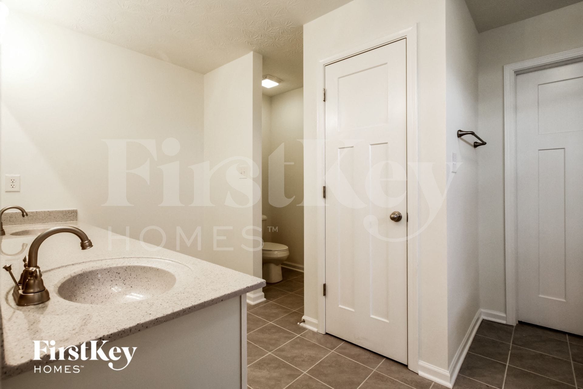 Building Photo - 7240 Lockford Walk N