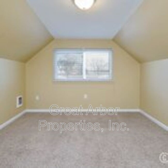 Building Photo - 1062 Rambling Rd