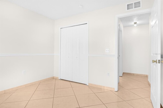 Building Photo - 316 Colony Ct