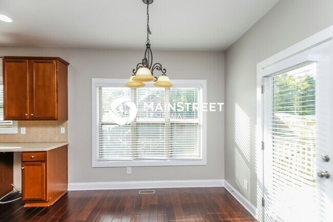 Building Photo - 4 Bedroom Pet-Friendly Home in Douglasville, GA with Main Street Renewal