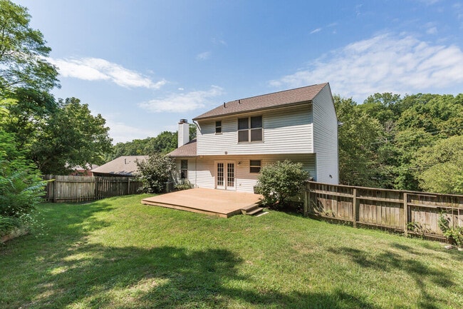 Building Photo - 330 River Rd