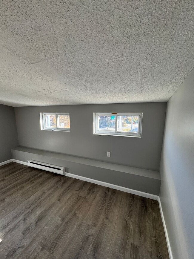 Building Photo - 1036 Chicopee St