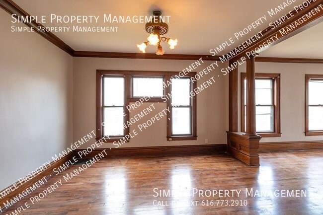 Building Photo - 610 Michigan St NE