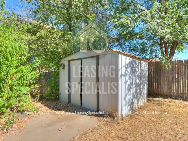 Building Photo - MOVE IN SPECIAL! Charming NW Oklahoma City...