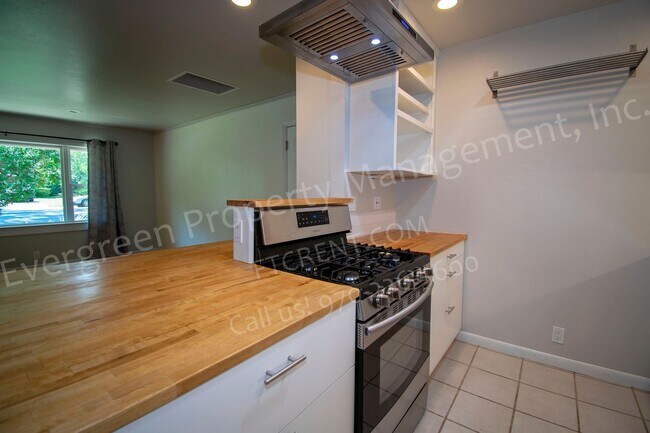 Building Photo - 3 Bed House in Northwest Fort Collins!