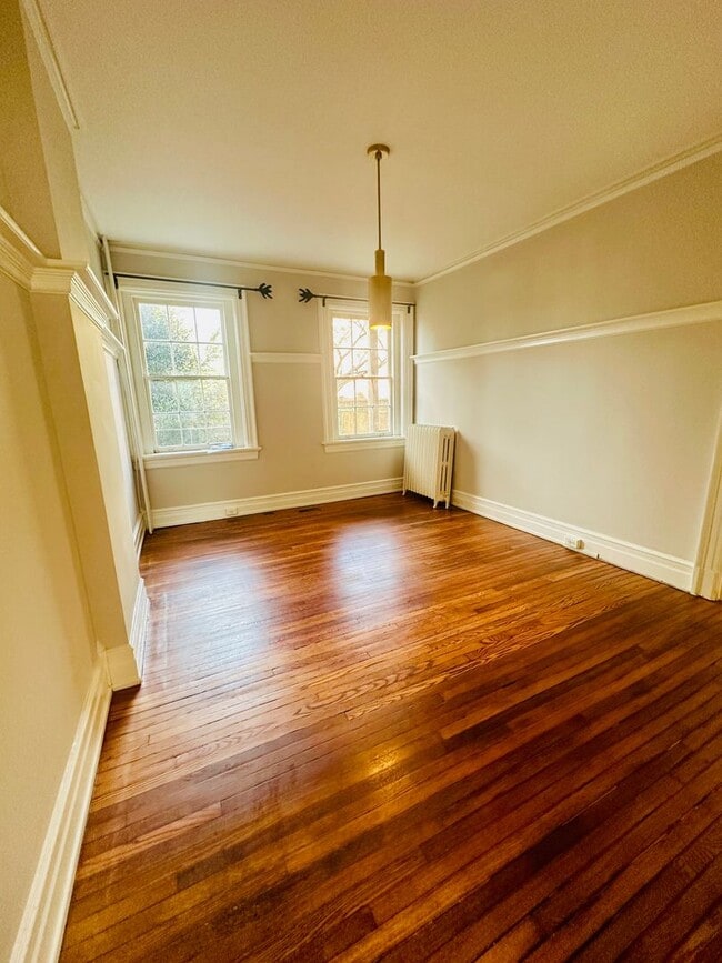 Building Photo - Charming 3bdrm/1.5bth Home Conveniently Located in Richmond's Carytown Area w/Private Balcony!!