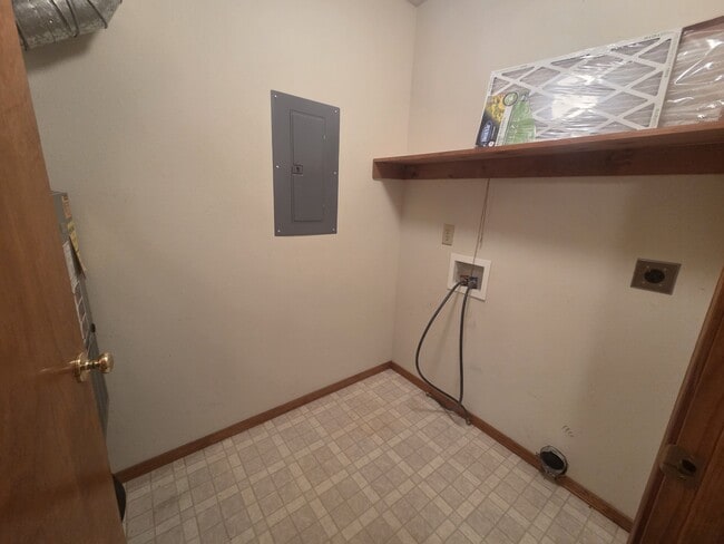 Building Photo - 2060 E Belmont St