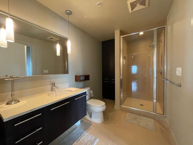 Building Photo - Incredible 1Bd/1Ba Fully Furnished Condo in the Pearl!!!! Corner Unit with Spectacular Views & Ga...