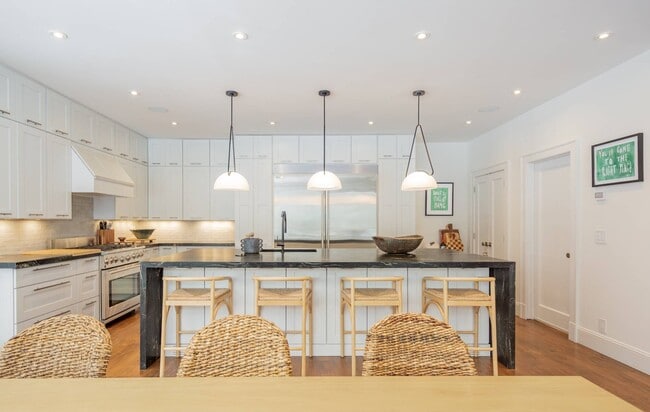 Building Photo - 41 Deep Woods Ln