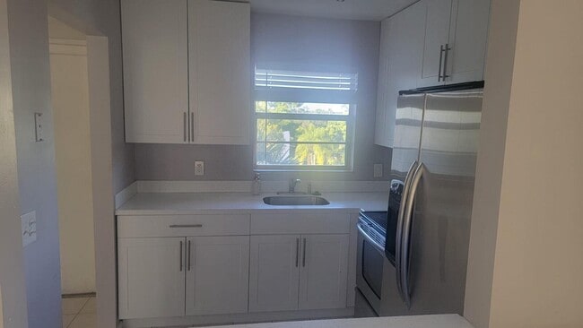 Building Photo - 1638 Embassy Dr