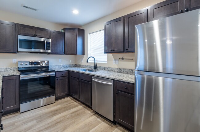 Building Photo - 933 Warrior Hill Dr