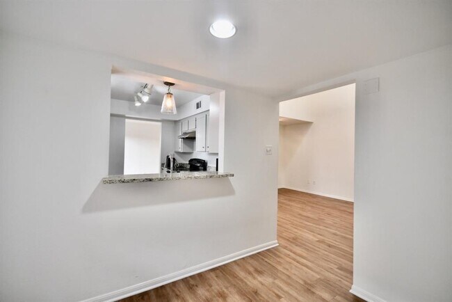 Building Photo - 4404 Basswood Ln