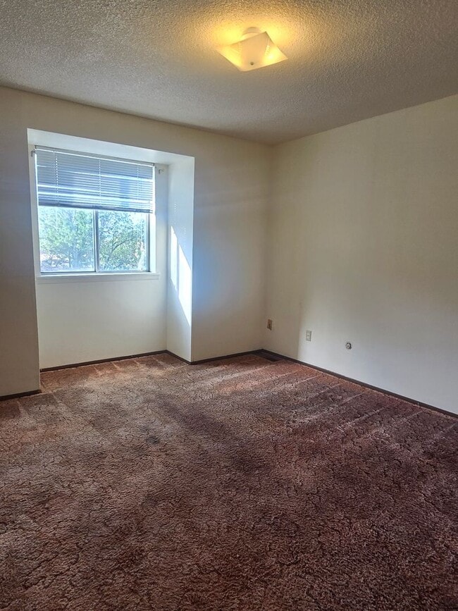 Building Photo - 2510 N Lee Ave