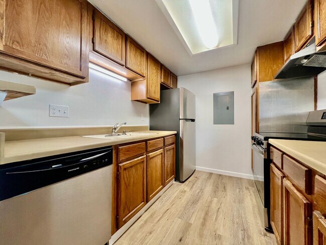 Building Photo - Fantastic 3-bedroom, 2-bathroom condo in desirable community